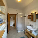 Neustadt Louise Daire *